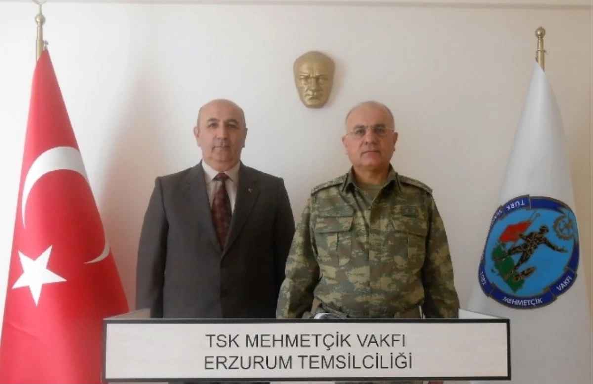 Tümgeneral Özoğlu, TSK Mehmetçik Vakfı Erzurum Temsilciliği\'ni Ziyaret Etti