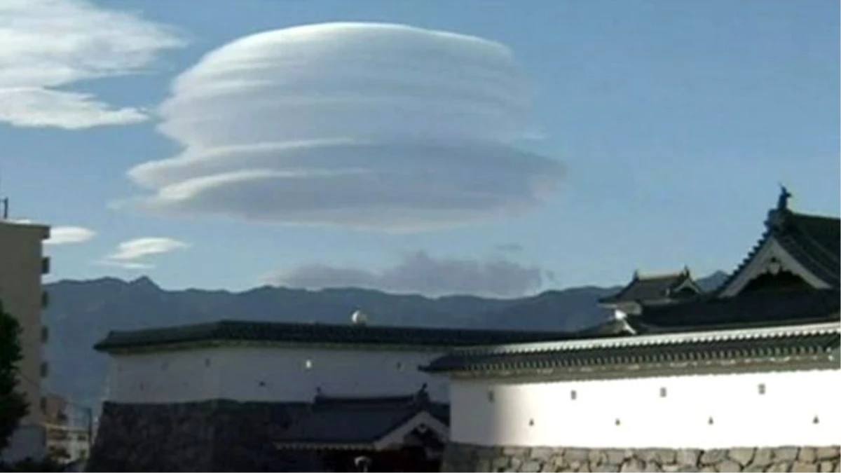Tunceli\'de UFO\'ya Benzeyen Bulut Görenleri Şaşırttı