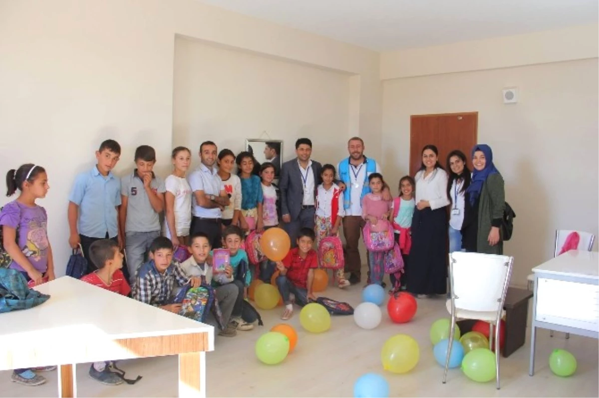 Yusep\'den Mürşitpınar Ortaokulu Öğrencilerine Kırtasiye Yardımı