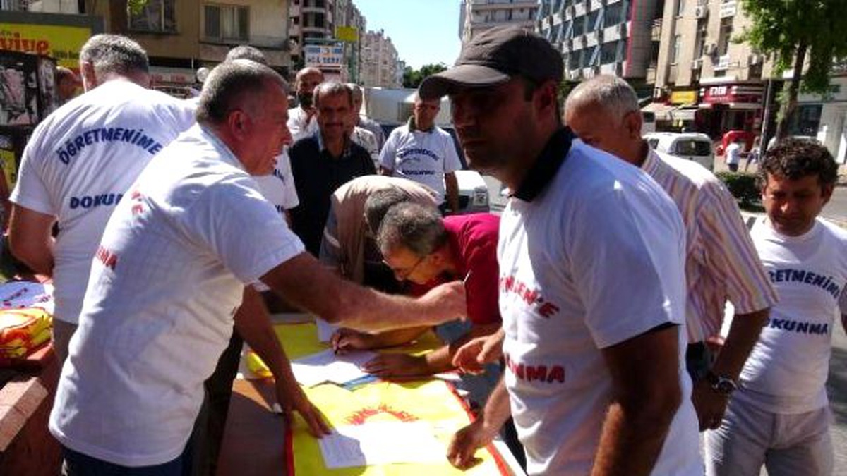 Mersin Açığa Alınan Öğretmenler İçin İmza Kampanyası