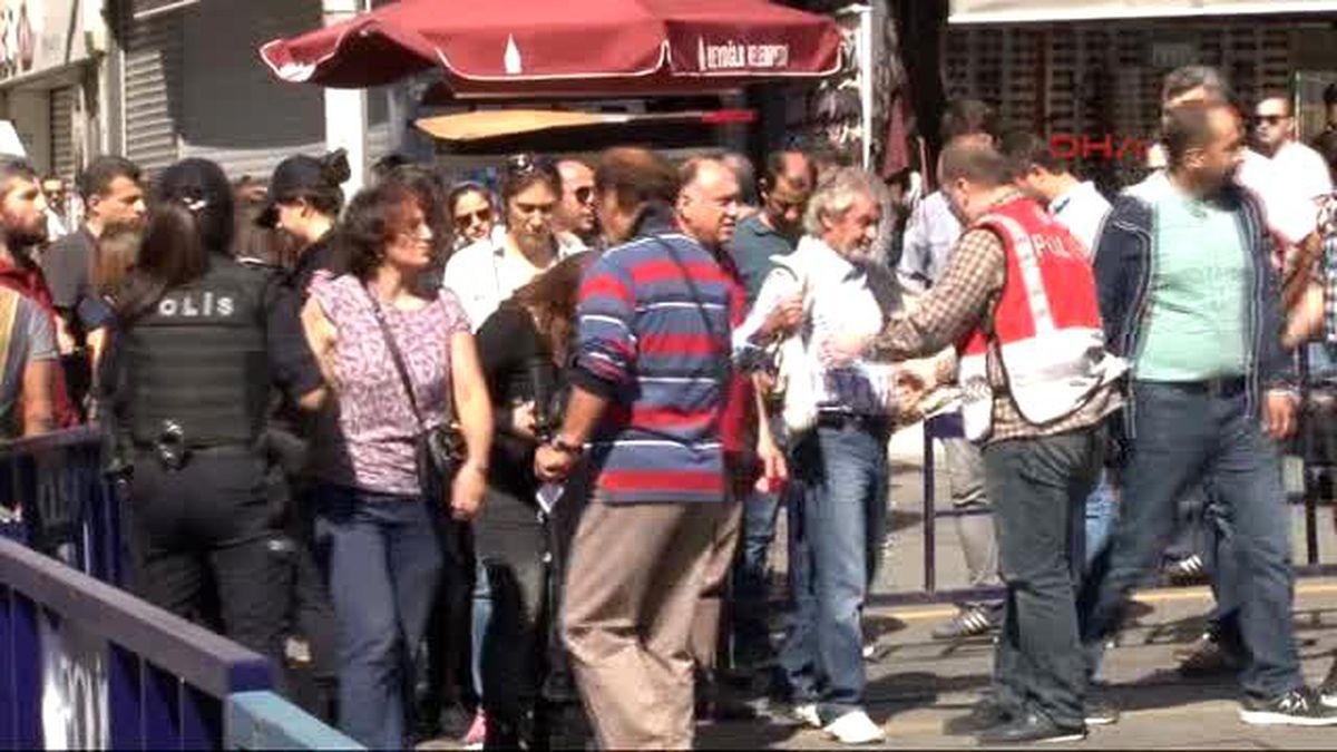 Beyoğlu\'nda Sendikalardan Görevden Uzaklaştırmalara Protesto