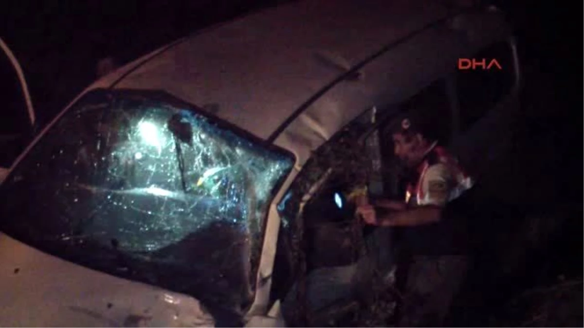 Çay\'da Trafik Kazası: 2 Ölü, 6 Yaralı