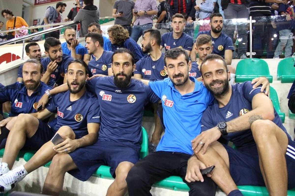 Eskişehirspor, Nesine.com Eskişehir Basket\'i Yalnız Bırakmadı