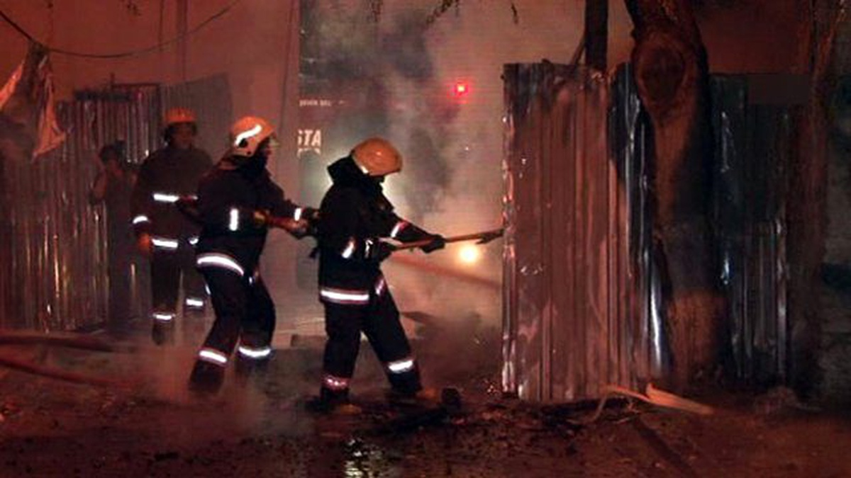 Görüntülü Haber)fatih\'te Korkutan Gecekondu Yangını