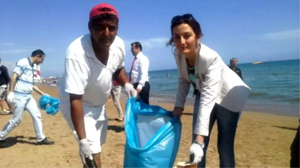 Görüntülü Haber) Otel Çalışanları ve Turistlerden Plaj Temizliği