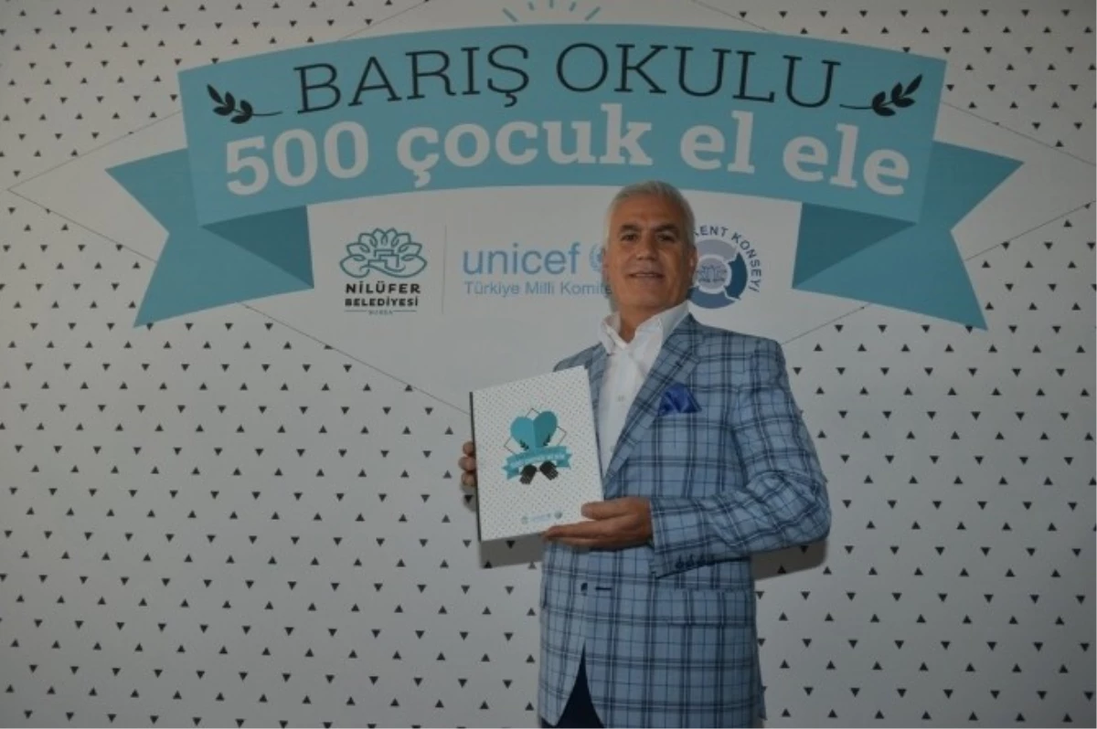 Nilüfer Belediyesi Barış Anadolu Lisesi\'nin Hikayesi Kitaba Dönüştü