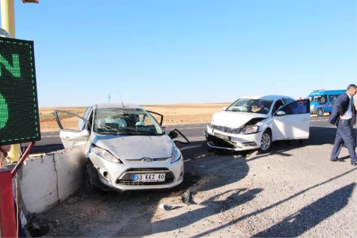 Şanlıurfa\'da Otomobiller Çarpıştı: 5 Yaralı