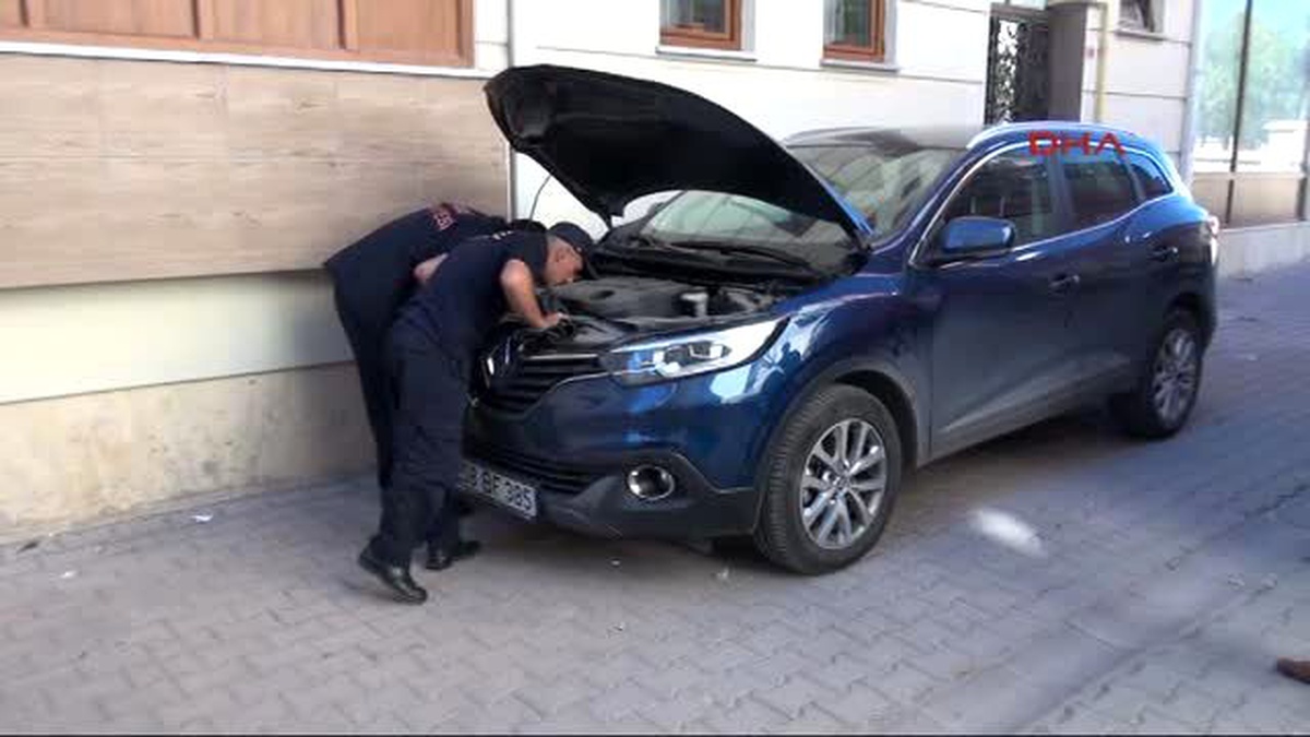 Sivas Otomobil Motorlarına Giren Kedi Yavrusu Ekipleri Bıktırdı