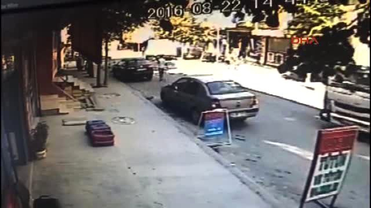 Sokakta Arkadaşlarıyla Oynarken Vuruldu