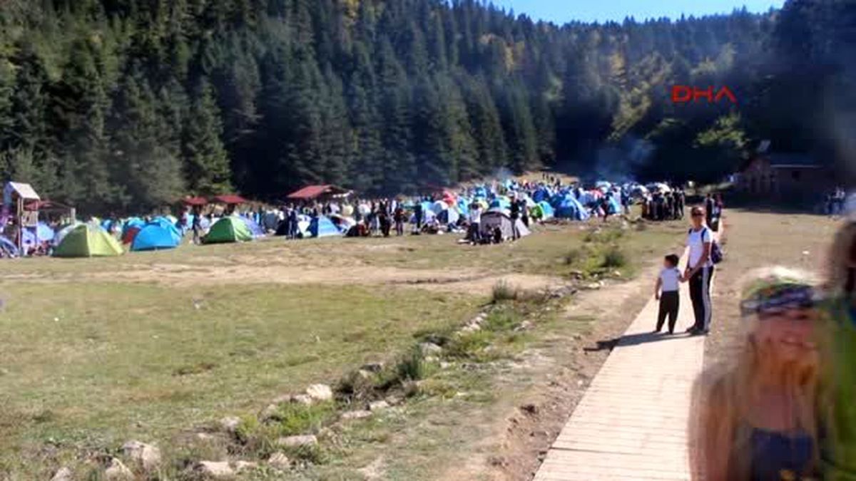 Abant\'ta 1500 Kişilik Çadırlı Kamp