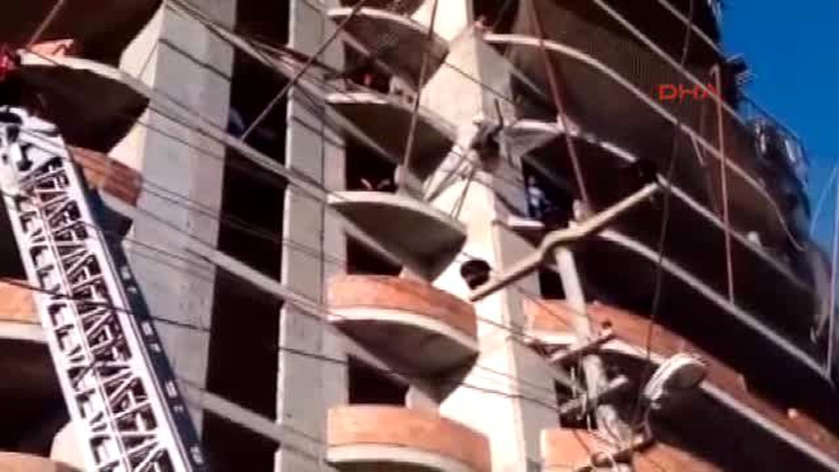 Adana 9\'uncu Kattan Düşen İşçiyi Güvenlik Filesi Kurtardı