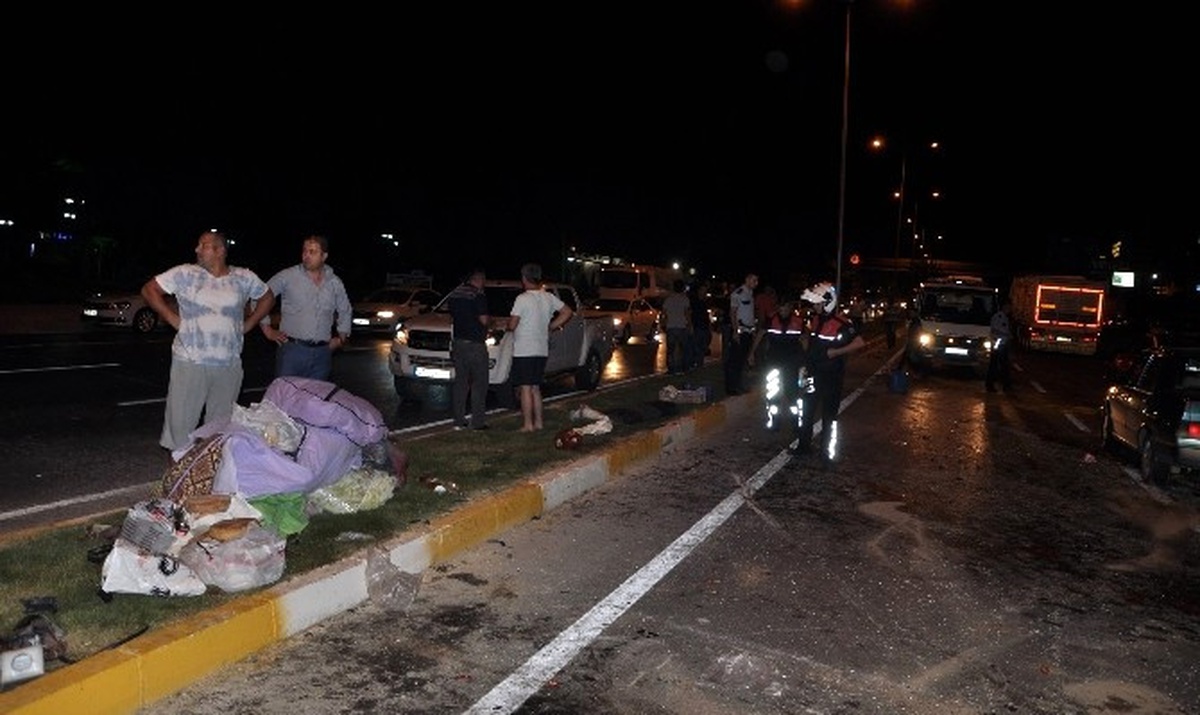 Antalya\'da Zincirleme Trafik Kazası: 2 Yaralı