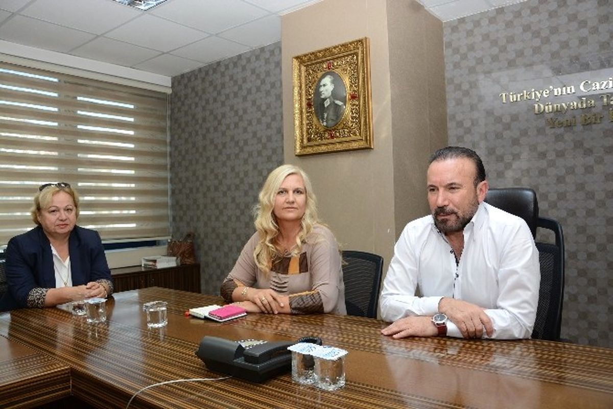 Başkan Doğan, AK Parti İzmit Kadın Kollarını Makamında Ağırladı