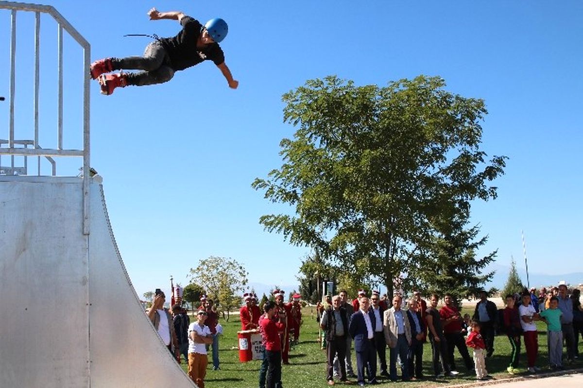 Beyşehir\'de Skate Park, Akrobasi Gösterileriyle Tanıtıldı