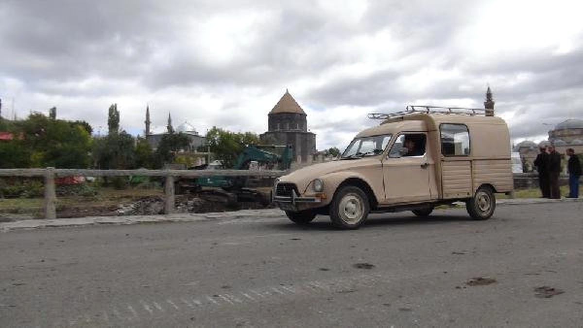 Birikimini Karslı Kızların Okumasına Harcayacak