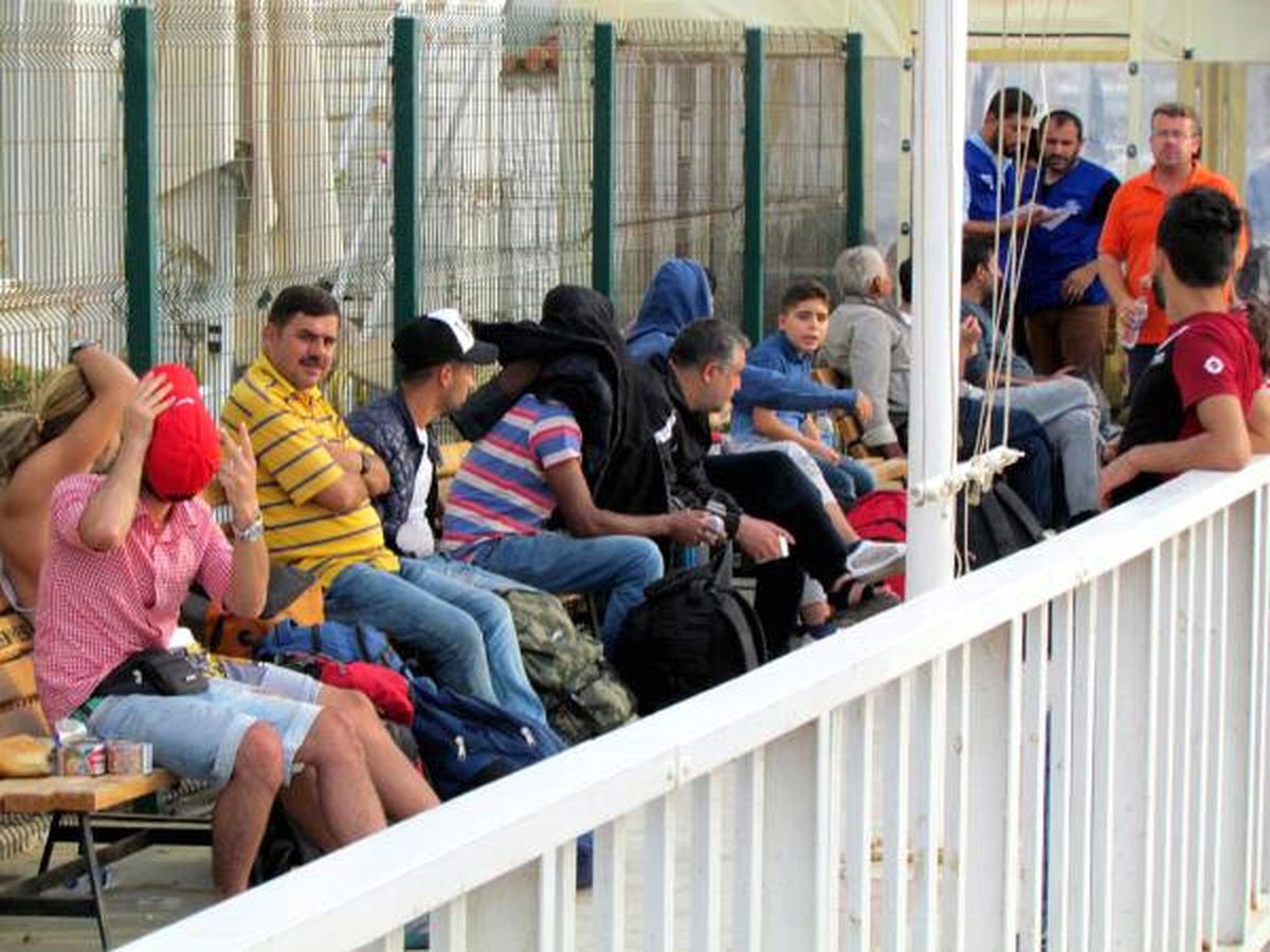 Çeşme\'de Denizde 40 Kaçak Yakalandı