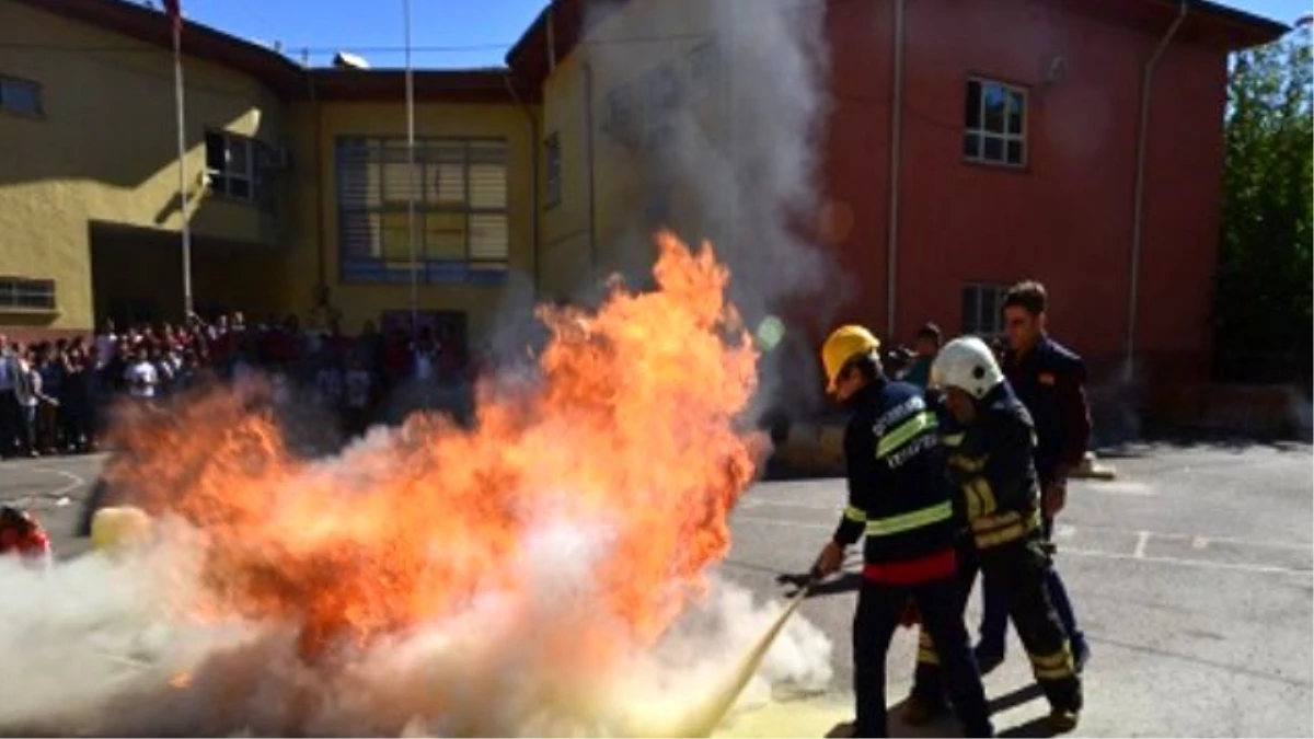 Diyarbakır\'da 33 Okulda Yangın Söndürme Tatbikatı Yapıldı
