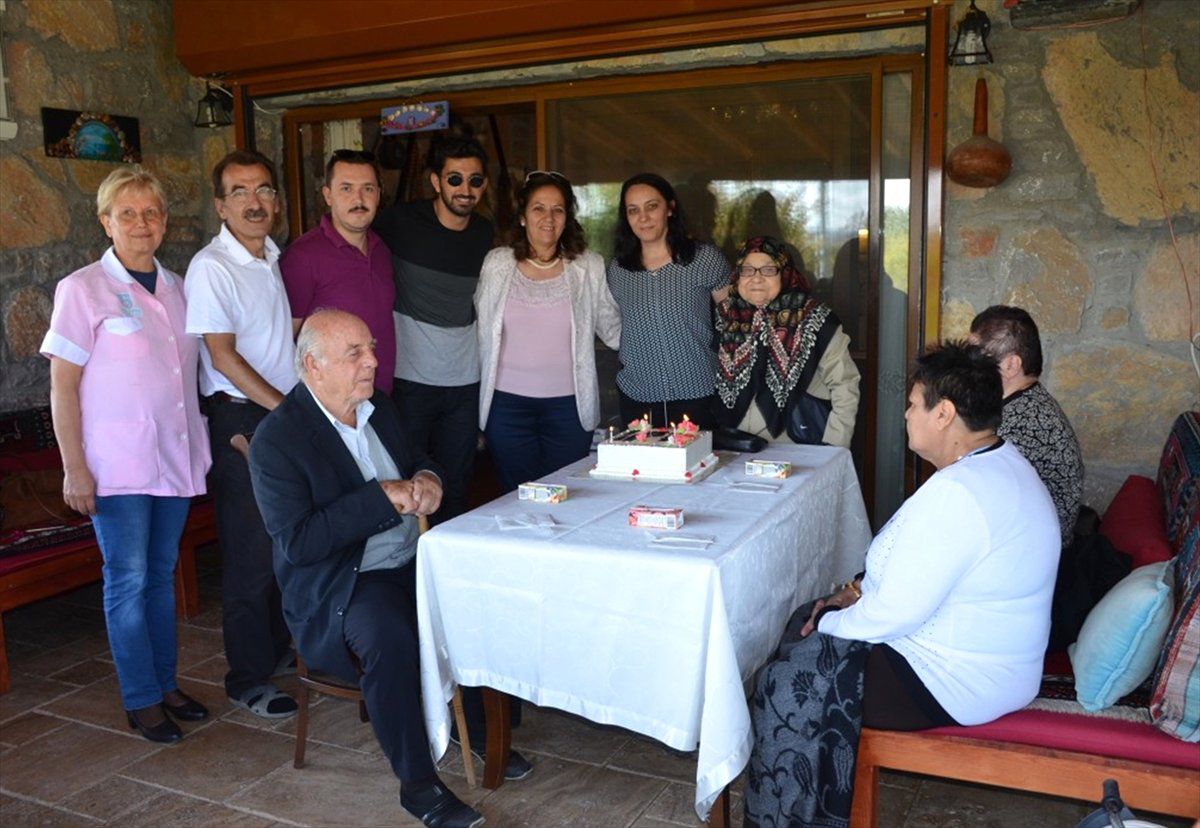 Dünya Yaşlılar Günü