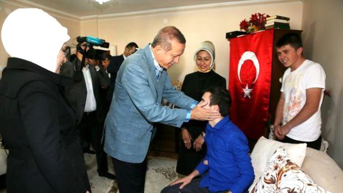Erdoğan\'dan Kazan\'daki Şehit Ailelerine Taziye Ziyareti