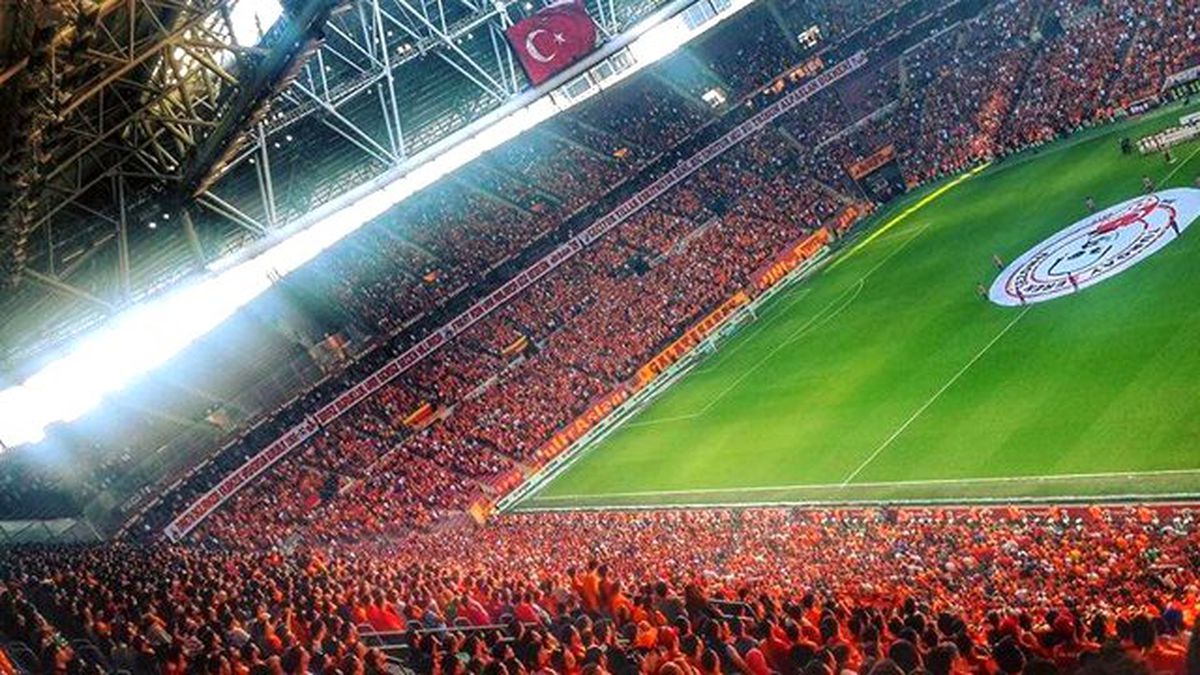 Galatasaray-Antalyaspor 40.812 Taraftarla Bu Sezonun En Kalabalık Maçı Oldu