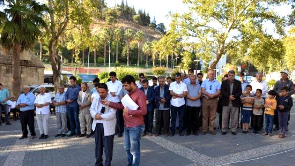 Halep\'te Ölenler İçin Gıyabi Cenaze Namazı Kılındı