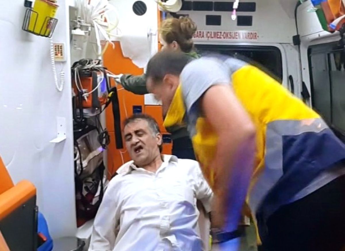 Hesabı Yüksek Bulunca Garsonu Bıçakladı