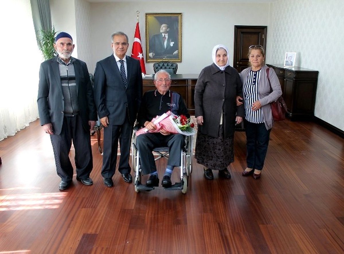 Huzurevi Sakinlerinden Vali Tapsız\'a Ziyaret