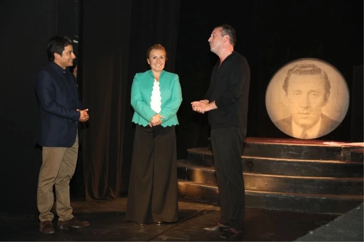 İzmir Devlet Tiyatrosu Sezonu Urla\'da Açtı