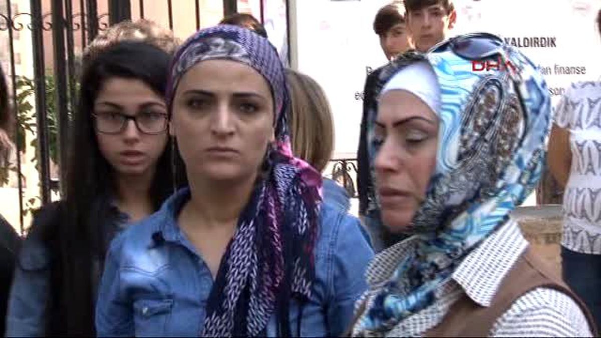 İzmir - Liseli Melis\'e Çarpan Sürücünün Serbest Kalmasına Ailesi ve Arkadaşları İsyan Etti