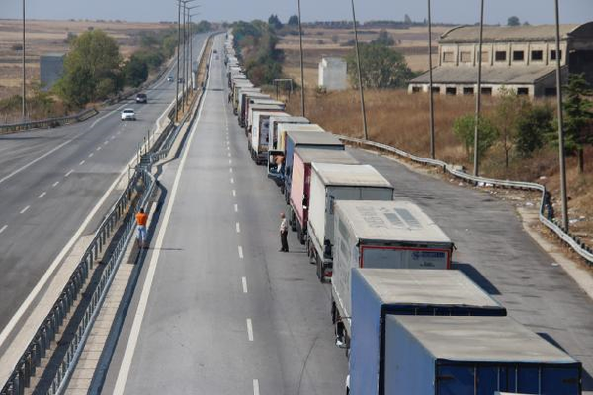 Kapıkule\'deki Tır Kuyruğu 25 Kilometreyi Buldu