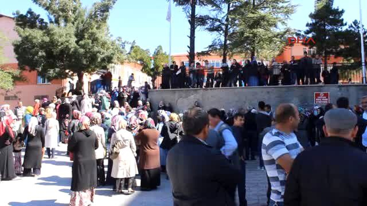 Görüntülü Haber) 45 Kişilik Geçici Hizmetli Kadrosuna 841 Kişi Başvurdu