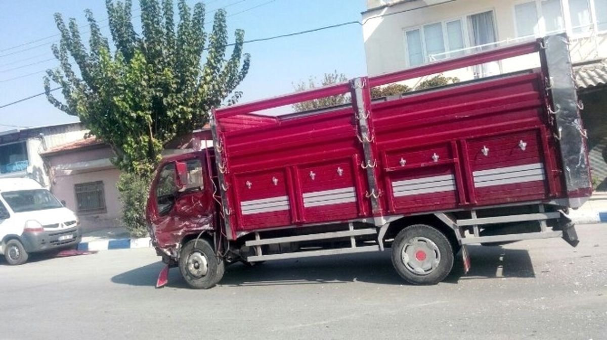 Manisa\'da Trafik Kazası: 2 Yaralı