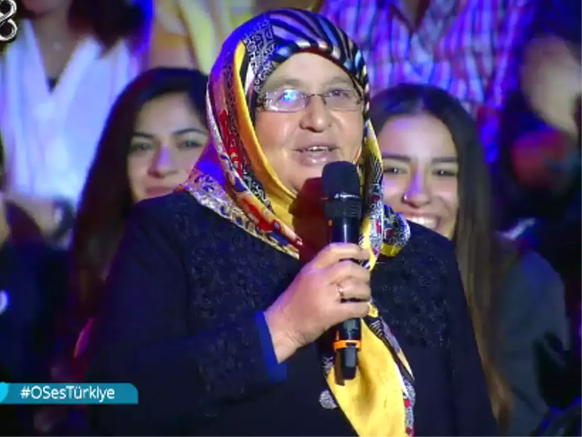 Naciye Teyze, O Ses Türkiye Stüdyosunda... Stüdyoda Kahkaha Tufanı!