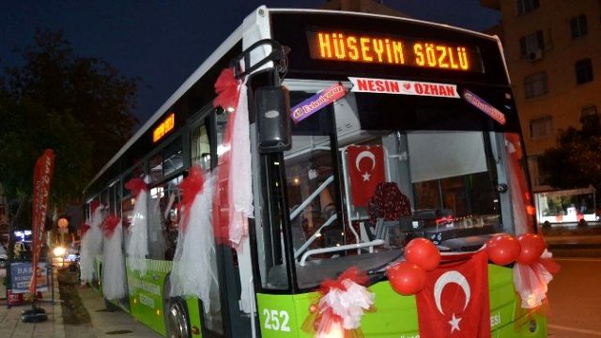 Şoför Çiftin Gelin Arabası Belediye Otobüsü Oldu