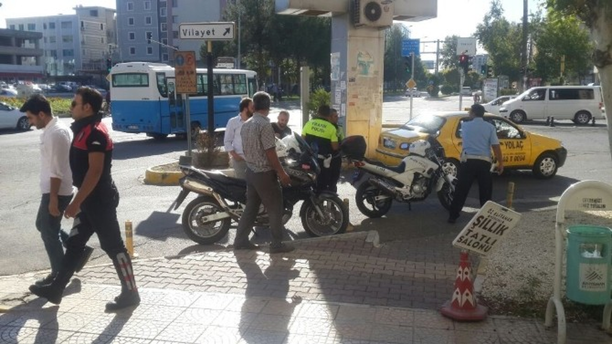 Polis Ekipleriyle Otomobil Sürücüsü Arasında Tartışma Çıktı