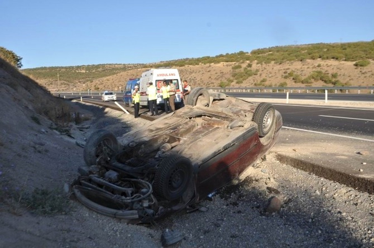 Suriyeliler Tatil Yolunda Kaza Yaptı: 2 Yaralı