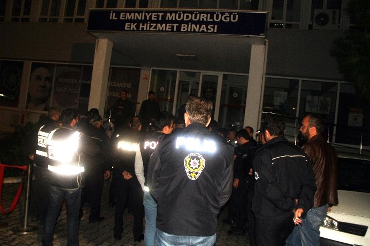 Trabzon\'da 300 Polisle \'Huzur 61 Şok\' Operasyonu