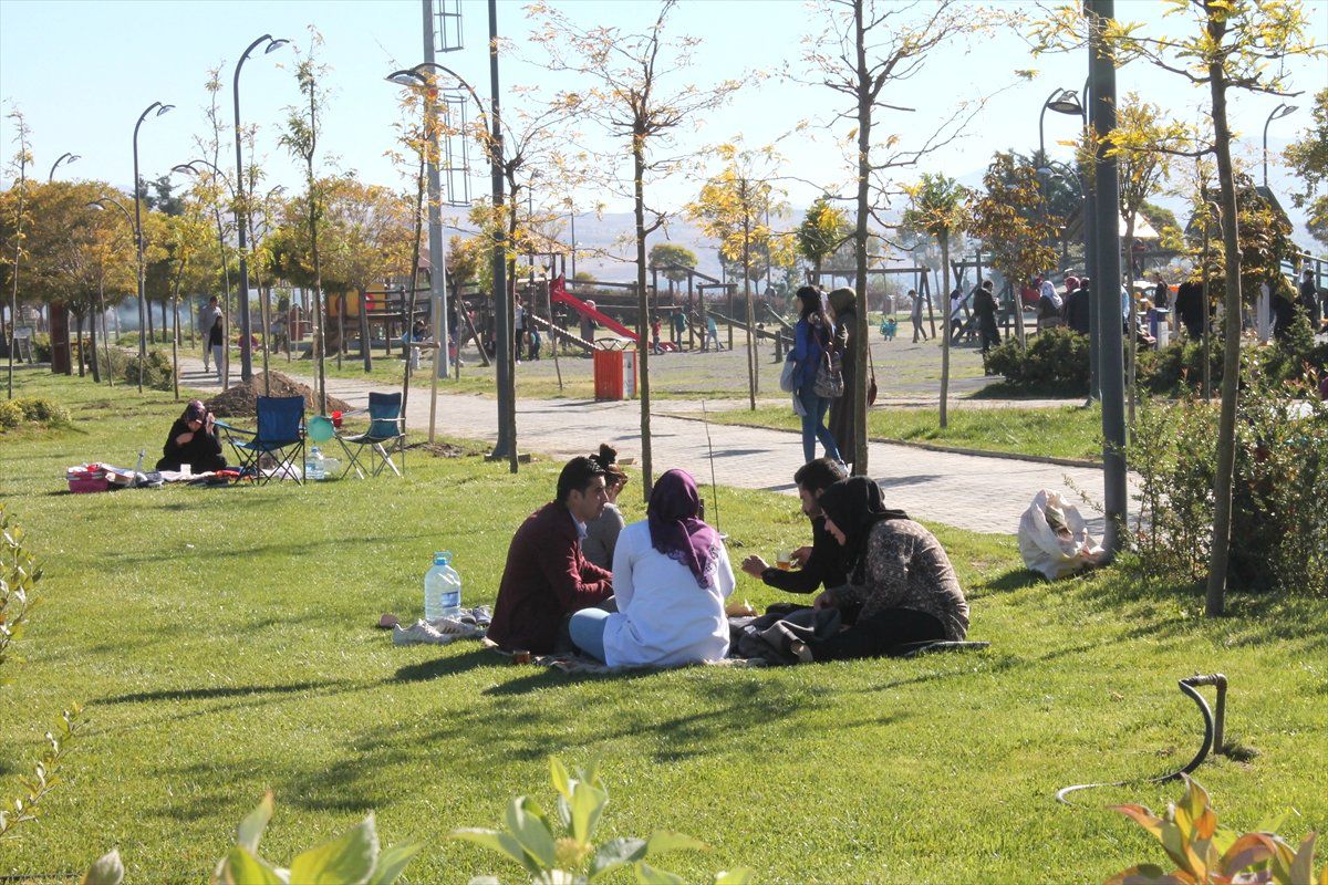 Vanlılar, Güneşli Havanın Tadını Çıkardı