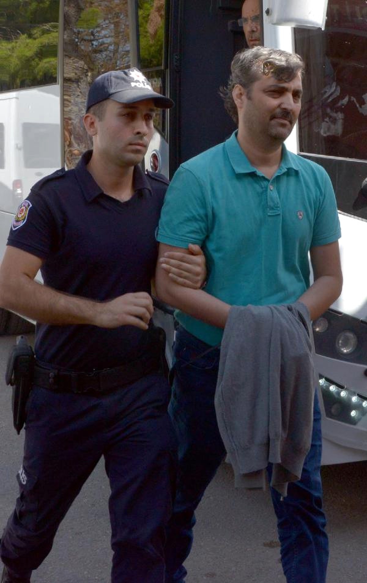 Adana\'da Fetö\'den Gözaltına Alınan Sağlıkçılar Adliyede