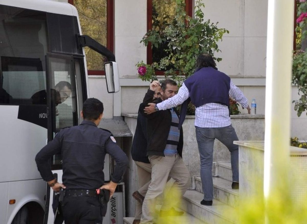 Afyonkarahisar\'da Fetö\'den 10 Öğretmen Tutuklandı
