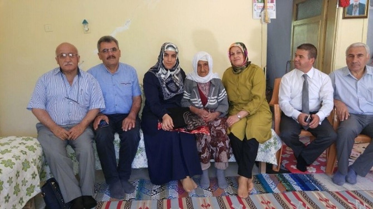 AK Parti\'den Adana\'nın En Yaşlı Vatandaşlarına Ziyaret