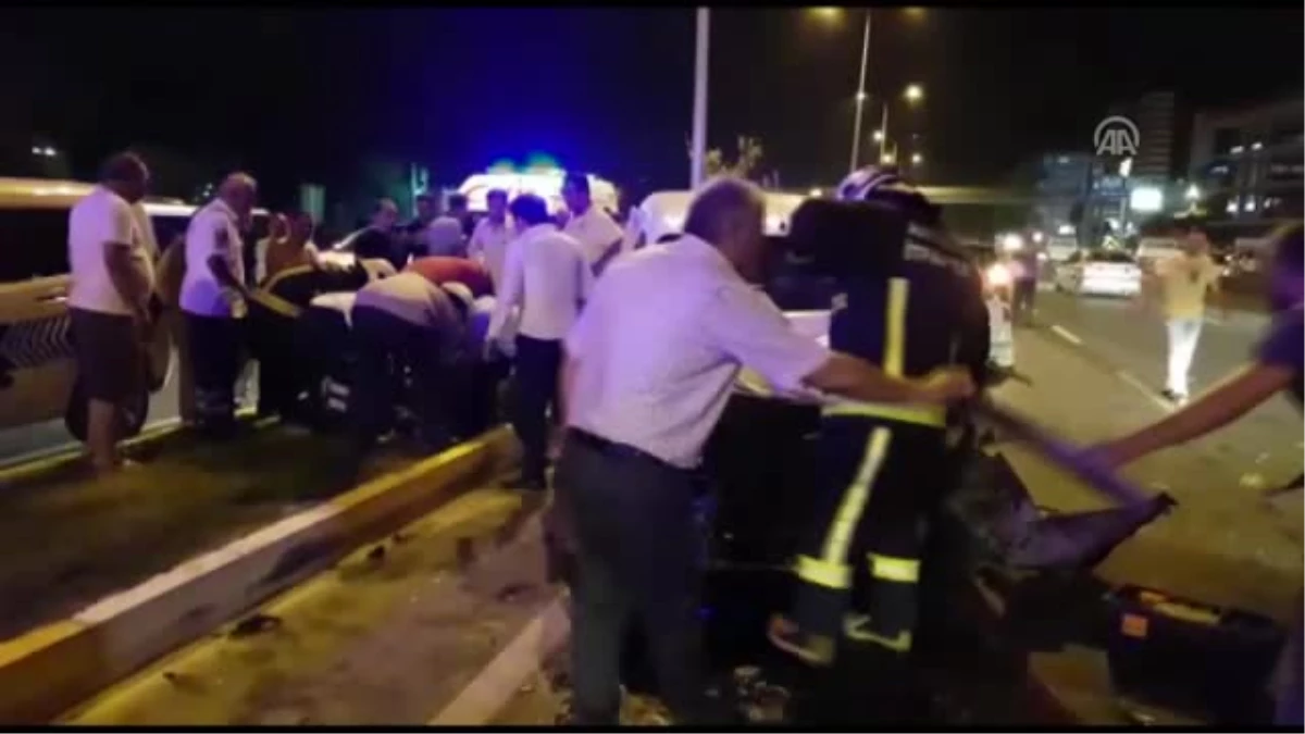 Antalya\'da 5 Aracın Karıştığı Trafik Kazası: 3 Yaralı