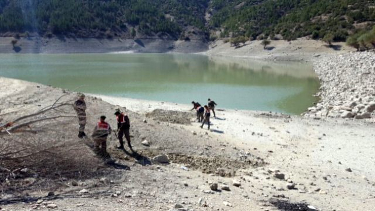 Baraj Kıyısında Mermi ve Yakılmış Fetö Kitapları Bulundu