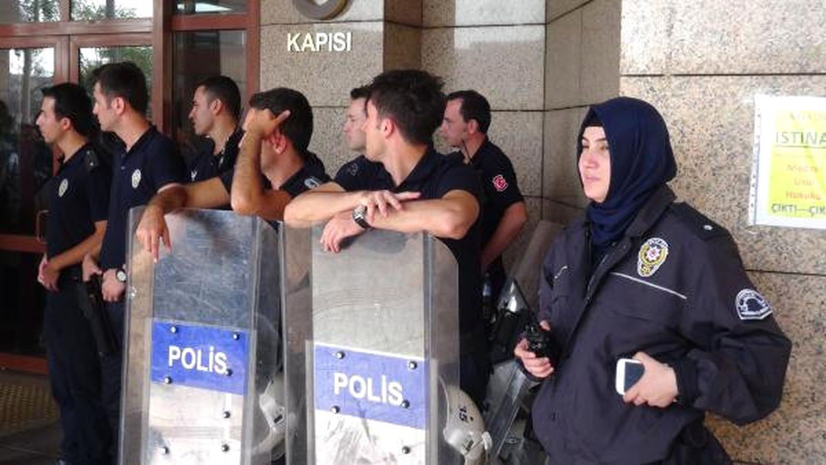 Başörtülü Kadın Komiser İlk Kez Görüntülendi