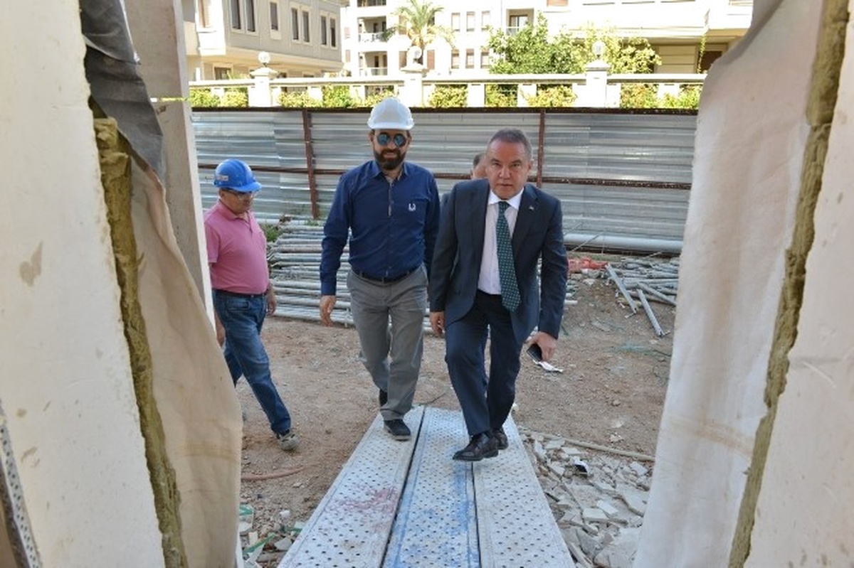 Başkan Böcek, Yaşlılar Kreşi İnşaatını İnceledi