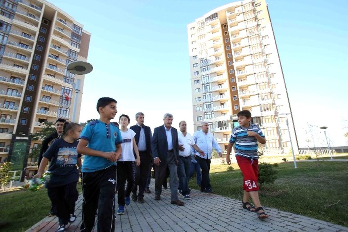 Başkan Karaosmanoğlu, Emlak Konut Yönetimini ve Sakinlerini Ağırladı