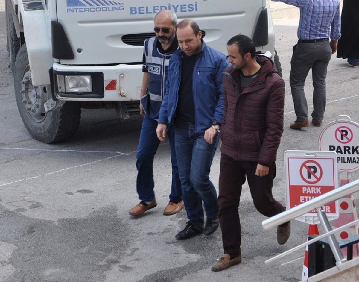Bozüyük\'te Fetö\'den Gözaltına Alınan Öğretmenler Adliyeye Sevk Edildi