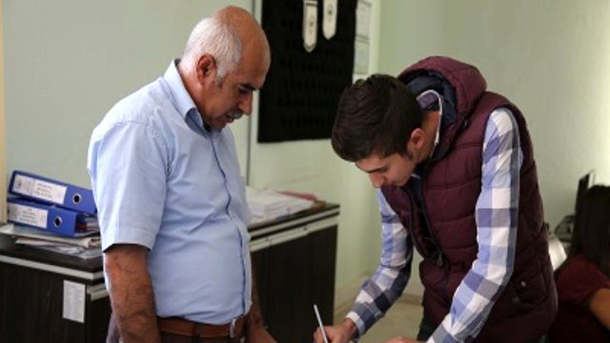 Çınar Belediyesi\'nden Öğrencilere Nakdi Yardım