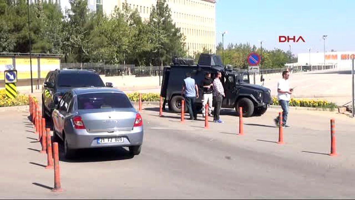 Diyarbakır Polis, Dbp\'lilerin Açık Alanda Açıklama Yapmasına İzin Vermedi
