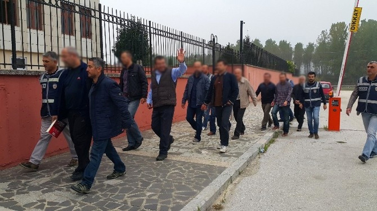 Düzce\'de Fetö Operasyonunda Gözaltına Alınan 36 Kişi Adliye Sevk Edildi